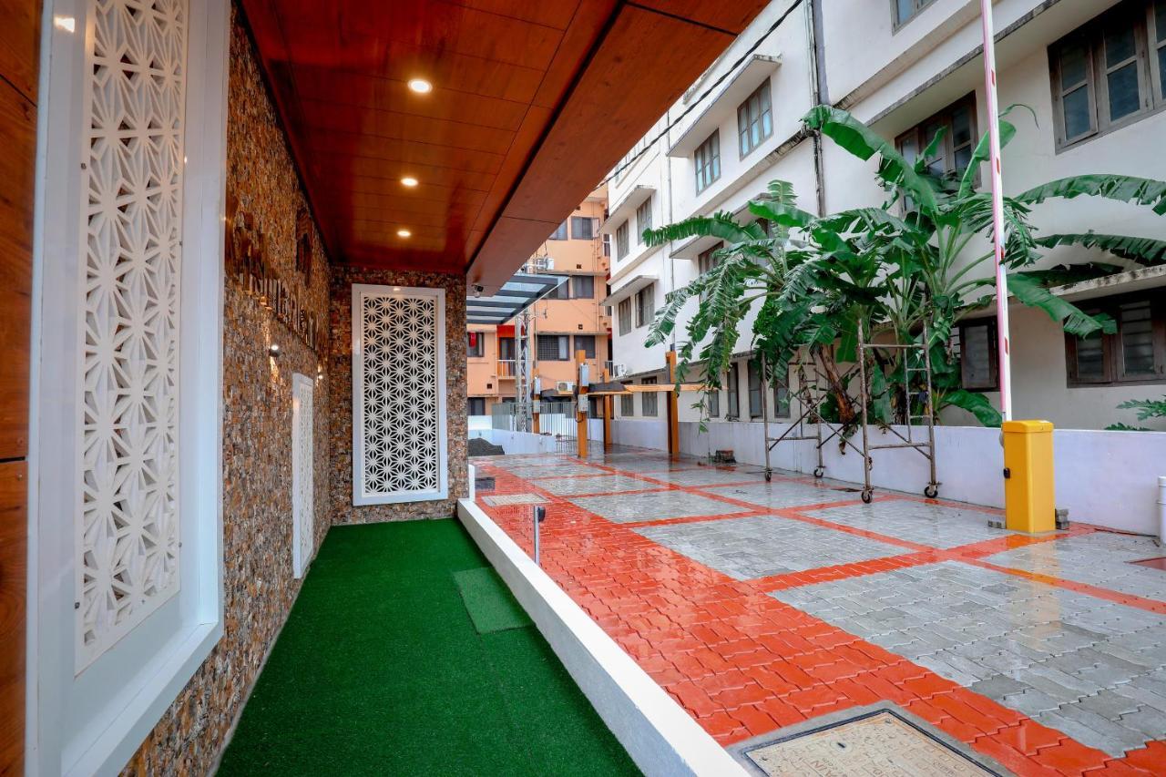 Krishnavalsam Regency Hotel Guruvayur Luaran gambar